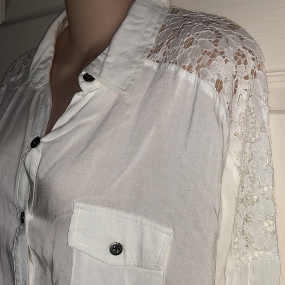 PRICE FINAL NWT Cream Button Up Top - Picture 2 of 3